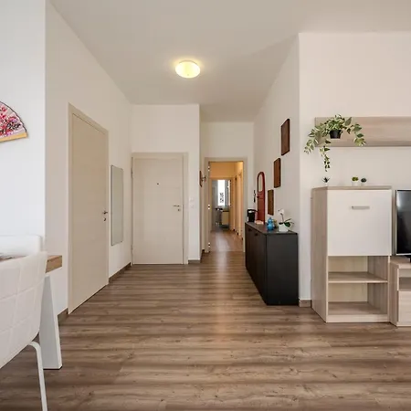 15 Min Walk From Fiere - Space & Style דירה *