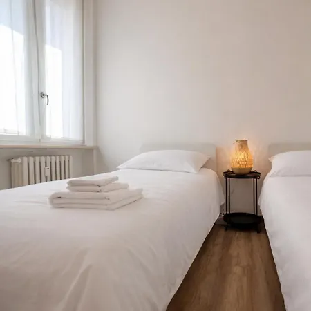 15 Min Walk From Fiere - Space & Style דירה